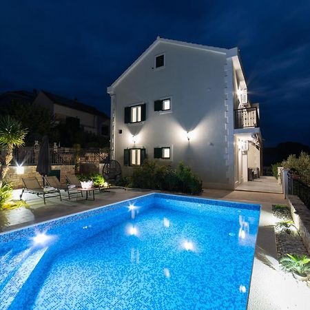 Villa Sun Garden - 4 Star Villa With Heated Swimming Pool, Quiet Bay, Bbq, 50M From The Sea Milna  Exterior photo