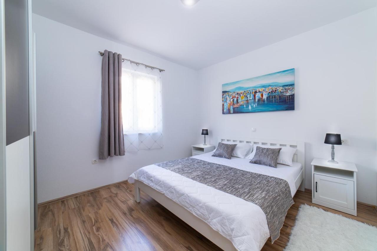 Villa Sun Garden - 4 Star Villa With Heated Swimming Pool, Quiet Bay, Bbq, 50M From The Sea Milna  Exterior photo
