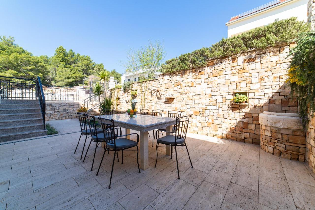 Villa Sun Garden - 4 Star Villa With Heated Swimming Pool, Quiet Bay, Bbq, 50M From The Sea Milna  Exterior photo