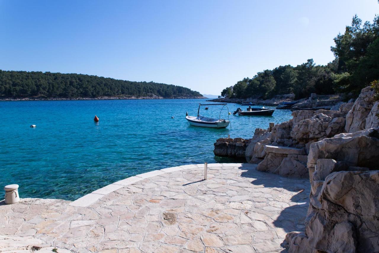 Villa Sun Garden - 4 Star Villa With Heated Swimming Pool, Quiet Bay, Bbq, 50M From The Sea Milna  Exterior photo