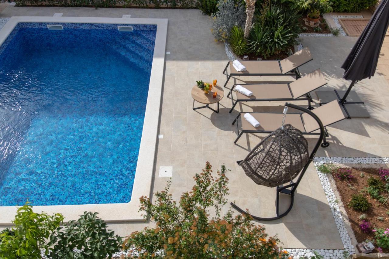 Villa Sun Garden - 4 Star Villa With Heated Swimming Pool, Quiet Bay, Bbq, 50M From The Sea Milna  Exterior photo