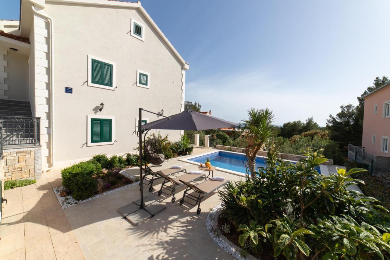 Villa Sun Garden - 4 Star Villa With Heated Swimming Pool, Quiet Bay, Bbq, 50M From The Sea Milna  Exterior photo