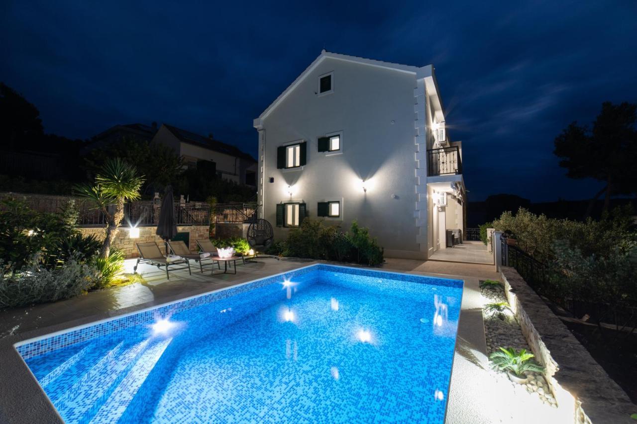 Villa Sun Garden - 4 Star Villa With Heated Swimming Pool, Quiet Bay, Bbq, 50M From The Sea Milna  Exterior photo