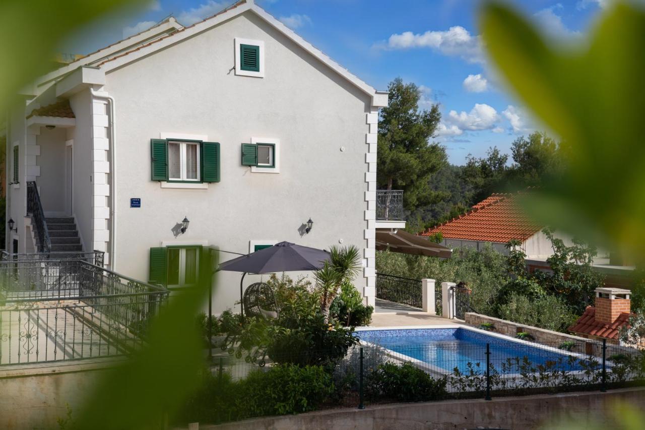 Villa Sun Garden - 4 Star Villa With Heated Swimming Pool, Quiet Bay, Bbq, 50M From The Sea Milna  Exterior photo